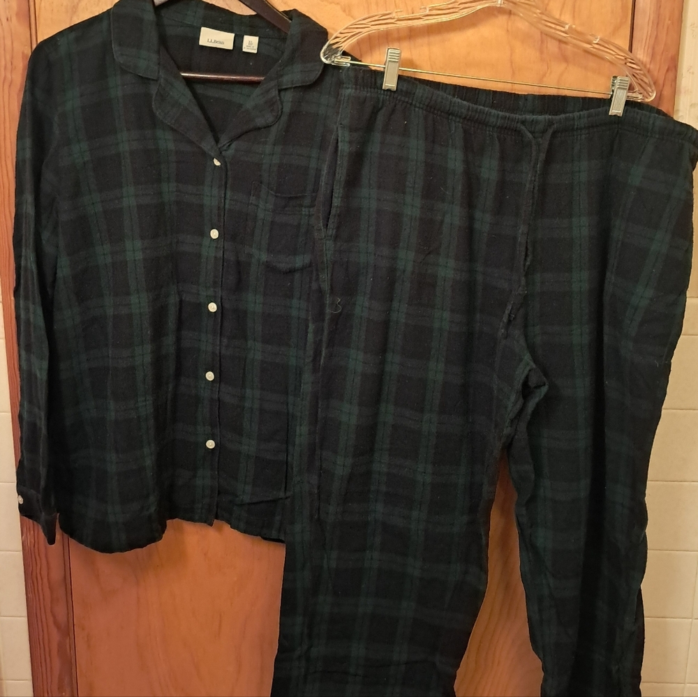 L.L Bean Men's Green and Black Plaid Pajama Set